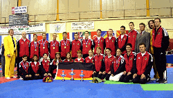  als Arzt der Deutschen Taekwondo-Nationalmannschaft. 2003 beim Gewinn der Europameisterschaft. Dr. Braun war es eine Freunde und Ehre, daran Anteil gehabt zu haben.