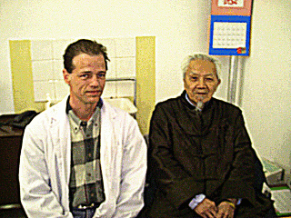 Dr. Thomas Braun zusammen mit Cheng Xin-Nong dem wohl berühmtesten und prägendsten Akupunkturarzt des modernen China. Dr. Braun hatte die große Ehre von ihm pesönlich zu lernen.